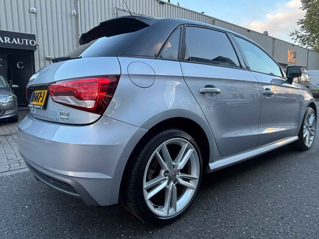 Audi A1 Sportback 1.0 TFSI Adrenalin S-LINE / 79 DKM foto 2