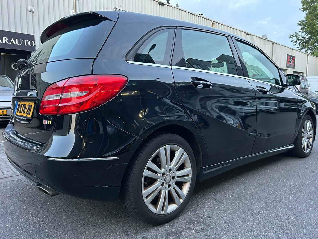 Mercedes-Benz B-Klasse 180 Ambition AUTOMAAT / PANORAMA DAK foto 2