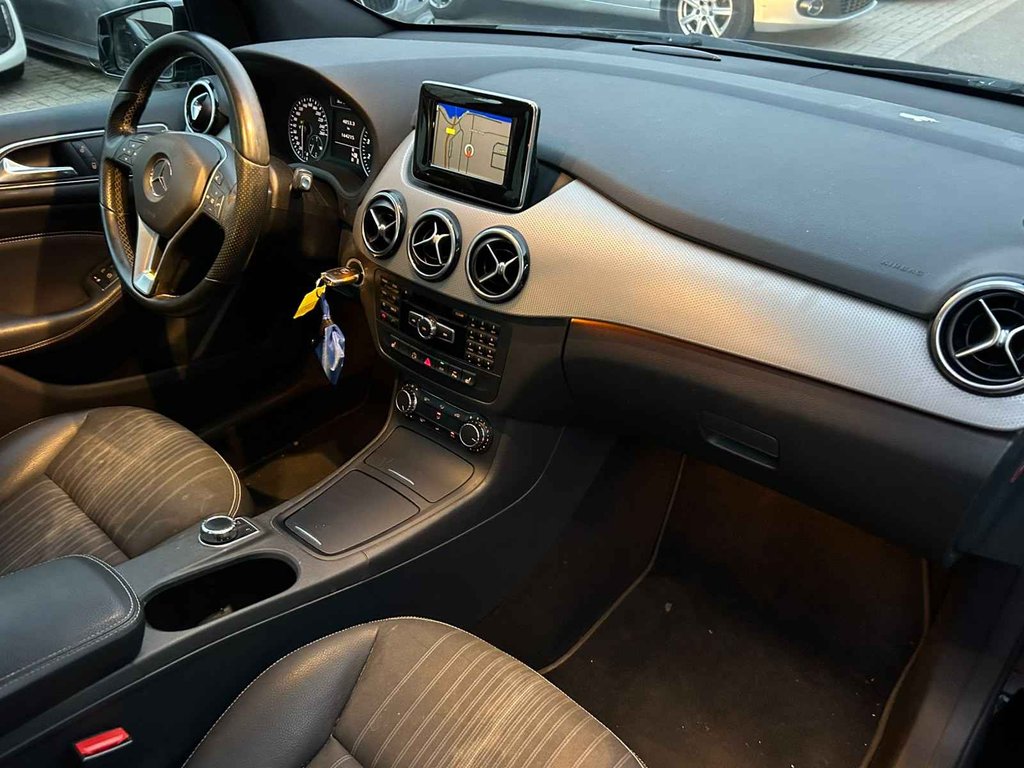Mercedes-Benz B-Klasse 180 Ambition AUTOMAAT / PANORAMA DAK foto 3