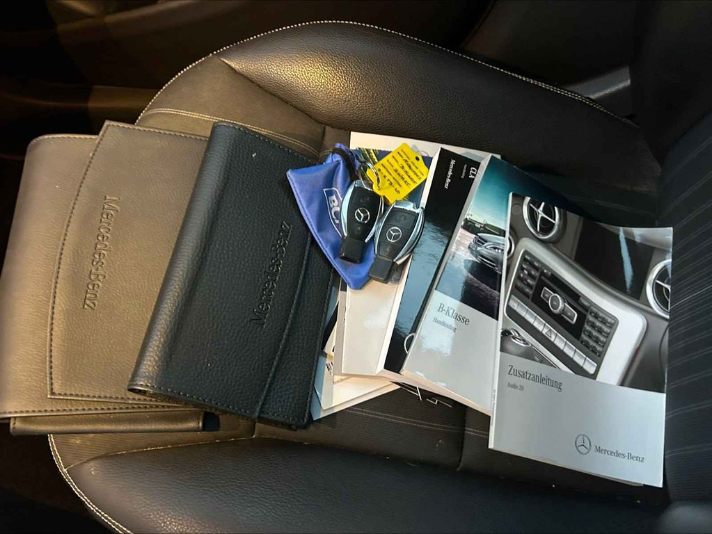 Mercedes-Benz B-Klasse 180 Ambition AUTOMAAT / PANORAMA DAK foto 4