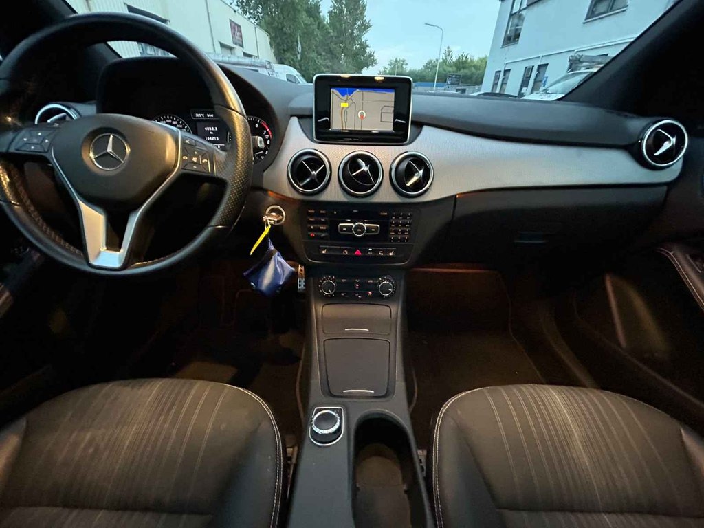 Mercedes-Benz B-Klasse 180 Ambition AUTOMAAT / PANORAMA DAK foto 8