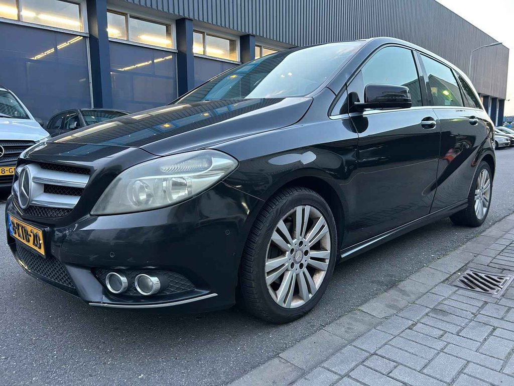 Mercedes-Benz B-Klasse 180 Ambition AUTOMAAT / PANORAMA DAK foto 9
