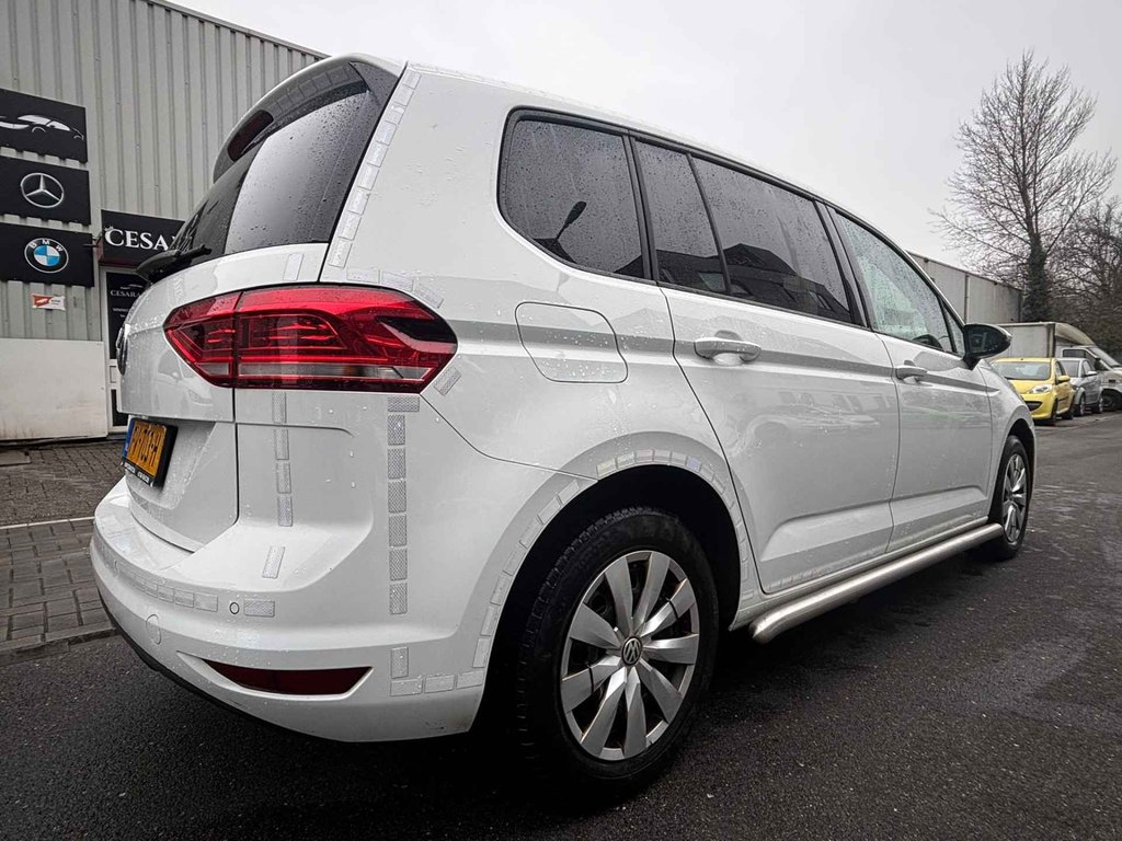 Volkswagen Touran 2.0 TDI SCR AUTOMAAT / 151 DKM / DEALER ONDERHOUDEN foto 2