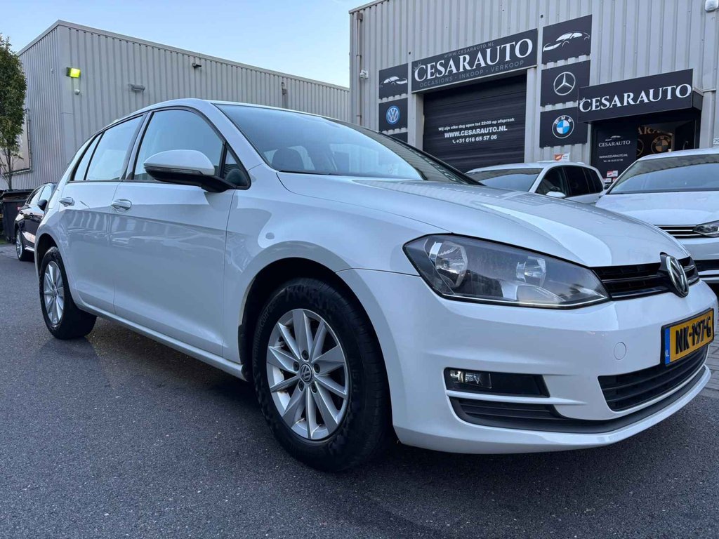 Volkswagen Golf 1.2 TSI Connected Series / 112 DKM / DEALER ONDERHOUDEN