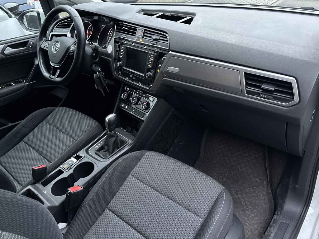 Volkswagen Touran 2.0 TDI SCR AUTOMAAT / 206 DKM / DEALER ONDERHOUDEN foto 3